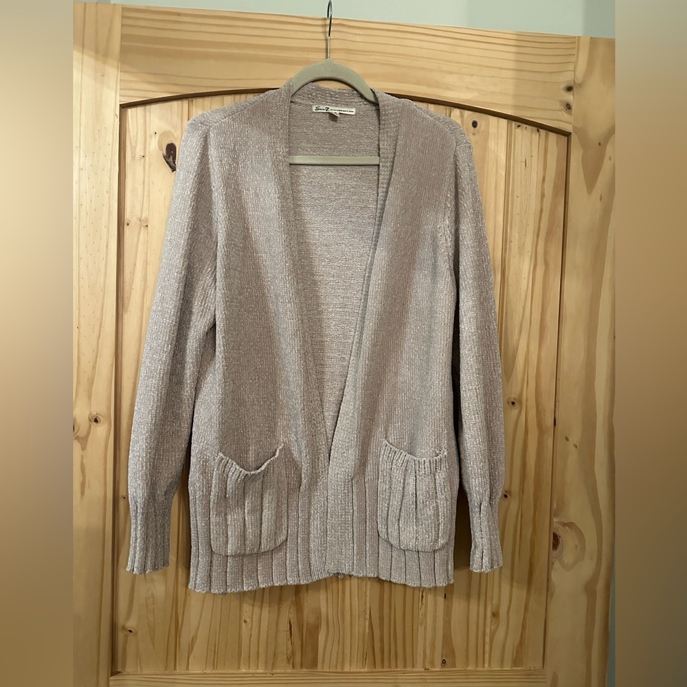 Seven7 cardigan size medium